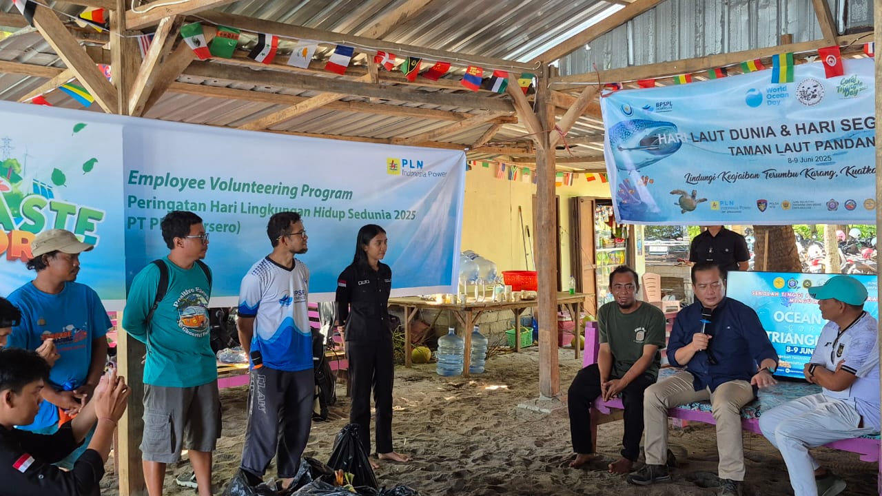 Gubernur NTB Lalu Muhammad Iqbal saat meperingatan Hari Lingkungan Hidup dan Hari Laut Sedunia 2025 yang digelar PLTU Jeranjang di Pantai Pandanan Lombok Utara.