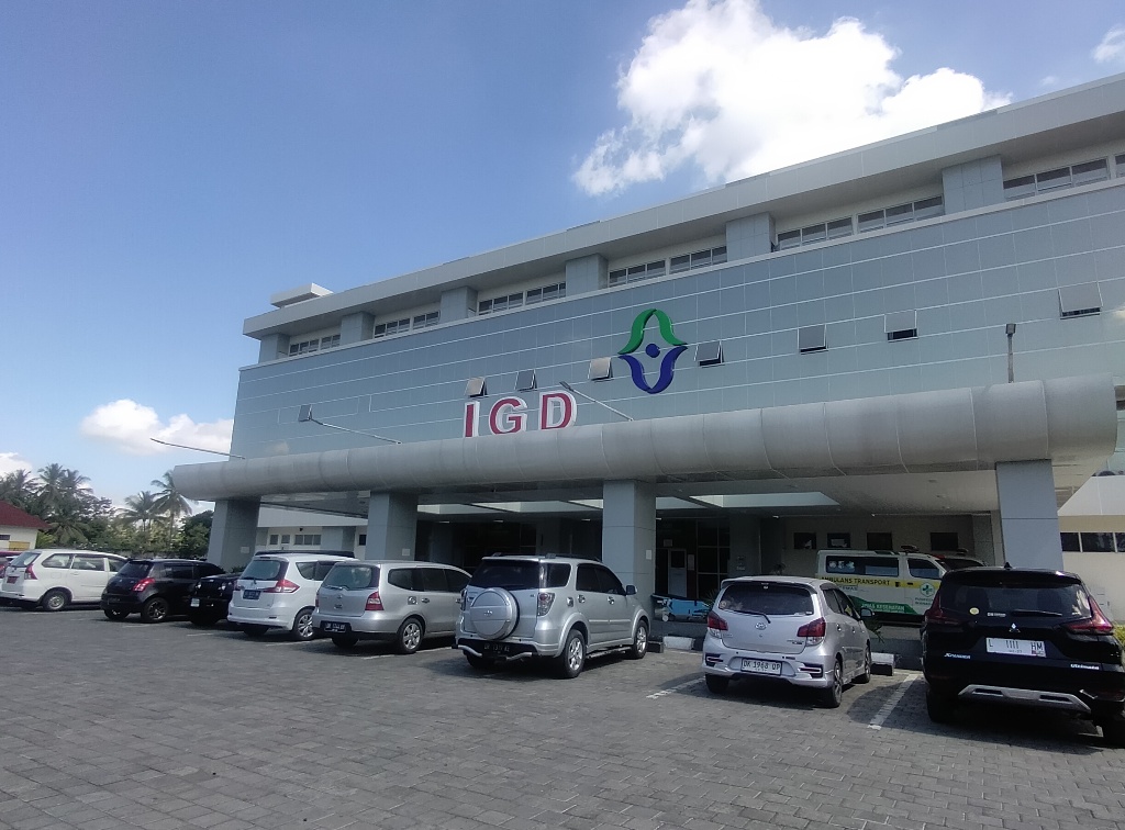BERBENAH: Tampak depan RSUD dr Soedjono Selong yang akan disiapkan untuk pelayanan Kelas Rawat Inap Standar (KRIS), Selasa (17/6).