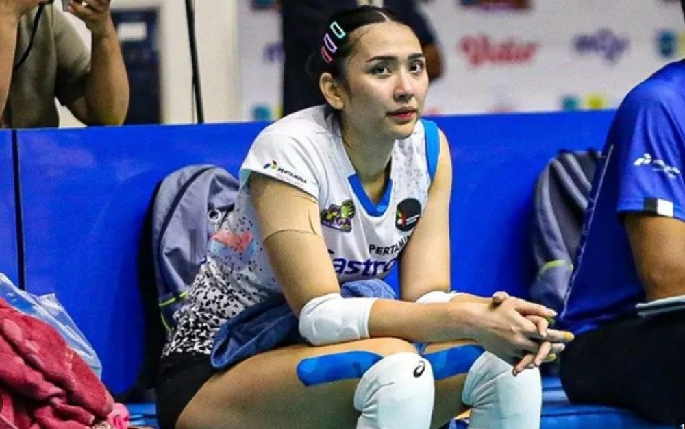 Yolla Yuliana, salah satu bintang voli putri Indonesia yang telah mengukir namanya selama hampir 17 tahun, resmi mengakhiri kiprahnya bersama Timnas Voli Putri Indonesia.