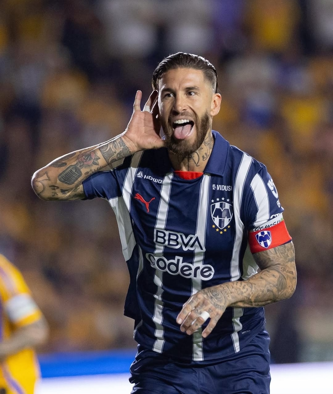 Sergio Ramos berselebrasi usai cetak gol