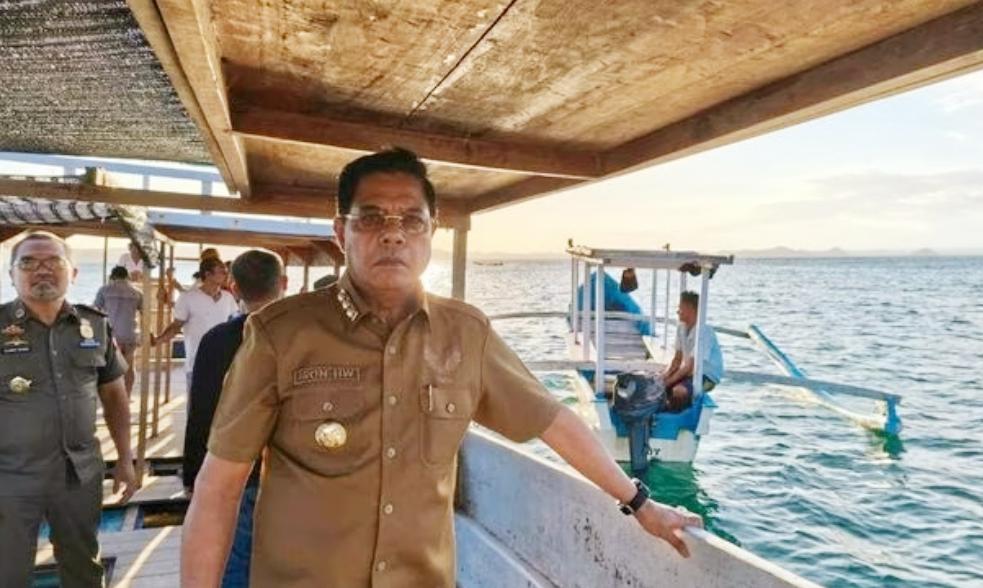 Viral video Bupati Lombok Timur Haerul Warisin yang terlihat mengusir warga Lombok Tengah saat tengah membawa wisatawan di Pantai Teluk Ekas.