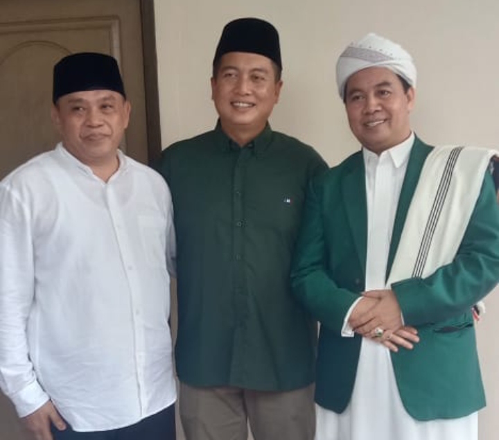 Wakil Ketua PBNW H Syamsu Rijal (kiri) bersama Gubernur NTB Lalu Muhamad Iqbal (tengah) berberapa waktu lalu.