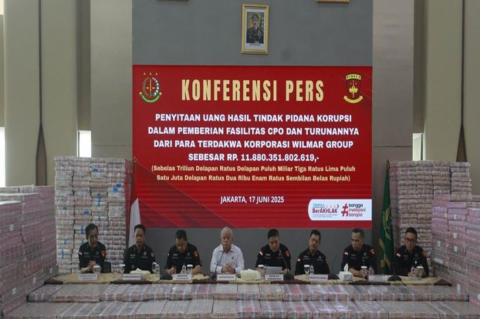 Konperensi pers Kejagung terkait penyitaan uang Rp 11,8 triliun dari Wilmar Group, Selasa, 17 Juni 2025.