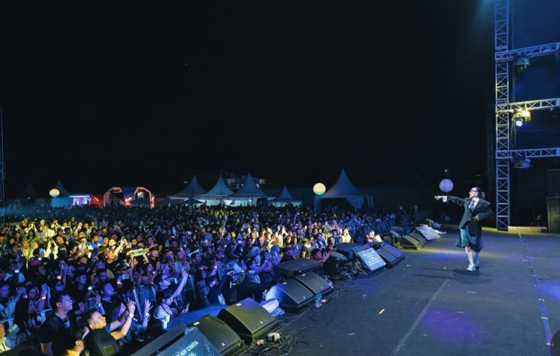 Penyanyi terkenal, Agnes Mo mendapatkan dukungan dari Komisi III DPR RI terkait sengketa royalti musik.