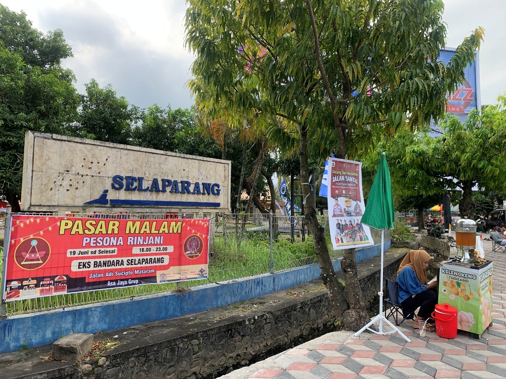 AKAN DITATA: Ex Bandara Selaparang, Kota Mataram yang akan ditata sebagai tempat UMKM dan pedagang kaki lima.&nbsp;