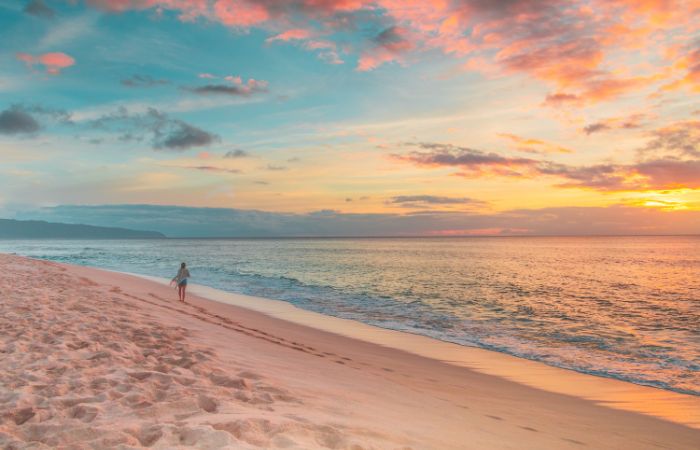 Ilustrasi pantai underrated di Lombok yang jadi surga tersembunyi