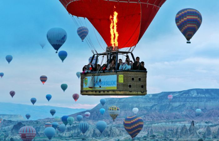 Balon udara di Brasil terbakar dan menewaskan 8 penumpang