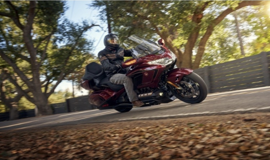 Honda Gold Wing 50th memang bukan motor sembarangan. Dengan harga tembus Rp1,13 miliar, motor ini jadi simbol kemewahan dan prestise pengendara sejati. (istimewa)