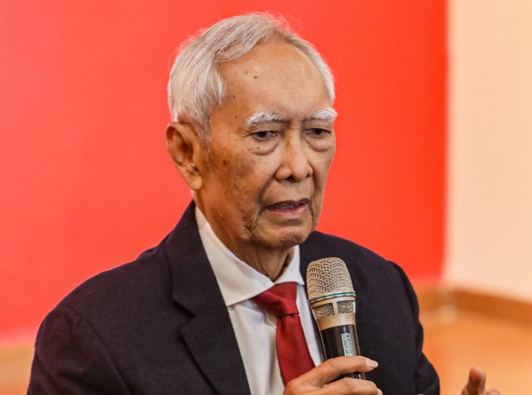 BUKA PAMERAN: Fotografer Senior Guntur Soekarno saat acara pembukaan Pameran Foto Gelegar Foto Nusantara 2025 di Galeri Nasional, Jakarta, Sabtu (7/6).