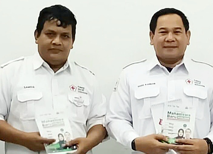 PMI LOBAR: Ketua PMI Lobar Haris Karnain (kanan) besama Wakil Ketua Bidang Organisasi dan Humas Samsul saat menghadiri suatu acara, beberapa waktu lalu.