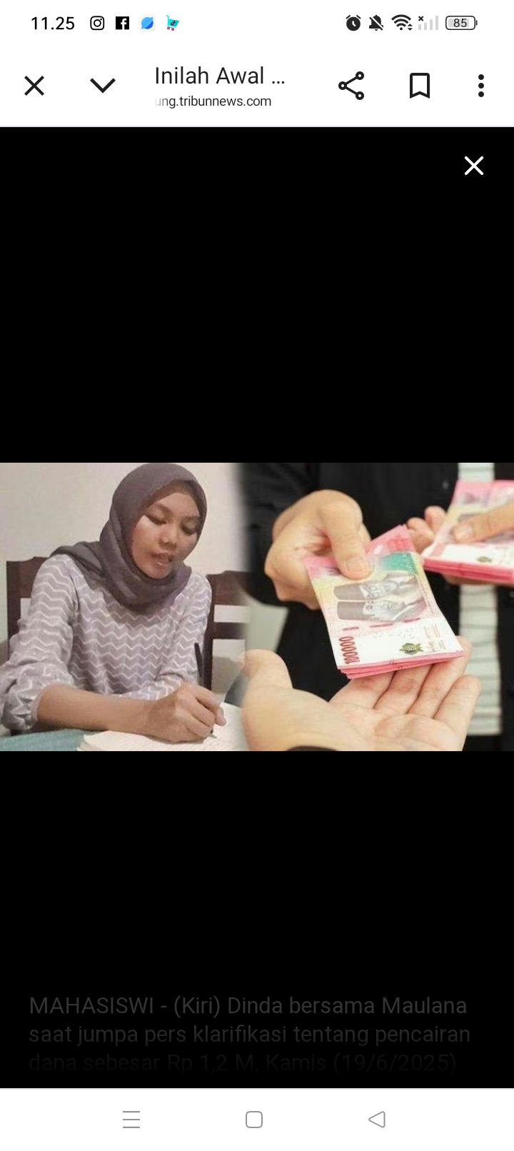 Dinda adalah mahasiswi asal Kabupaten Ogan Komering Ulu (OKU) Provinsi Sumatera Selatan (Sumsel) yang mendapat transferan dana Rp 1,2 Miliar.