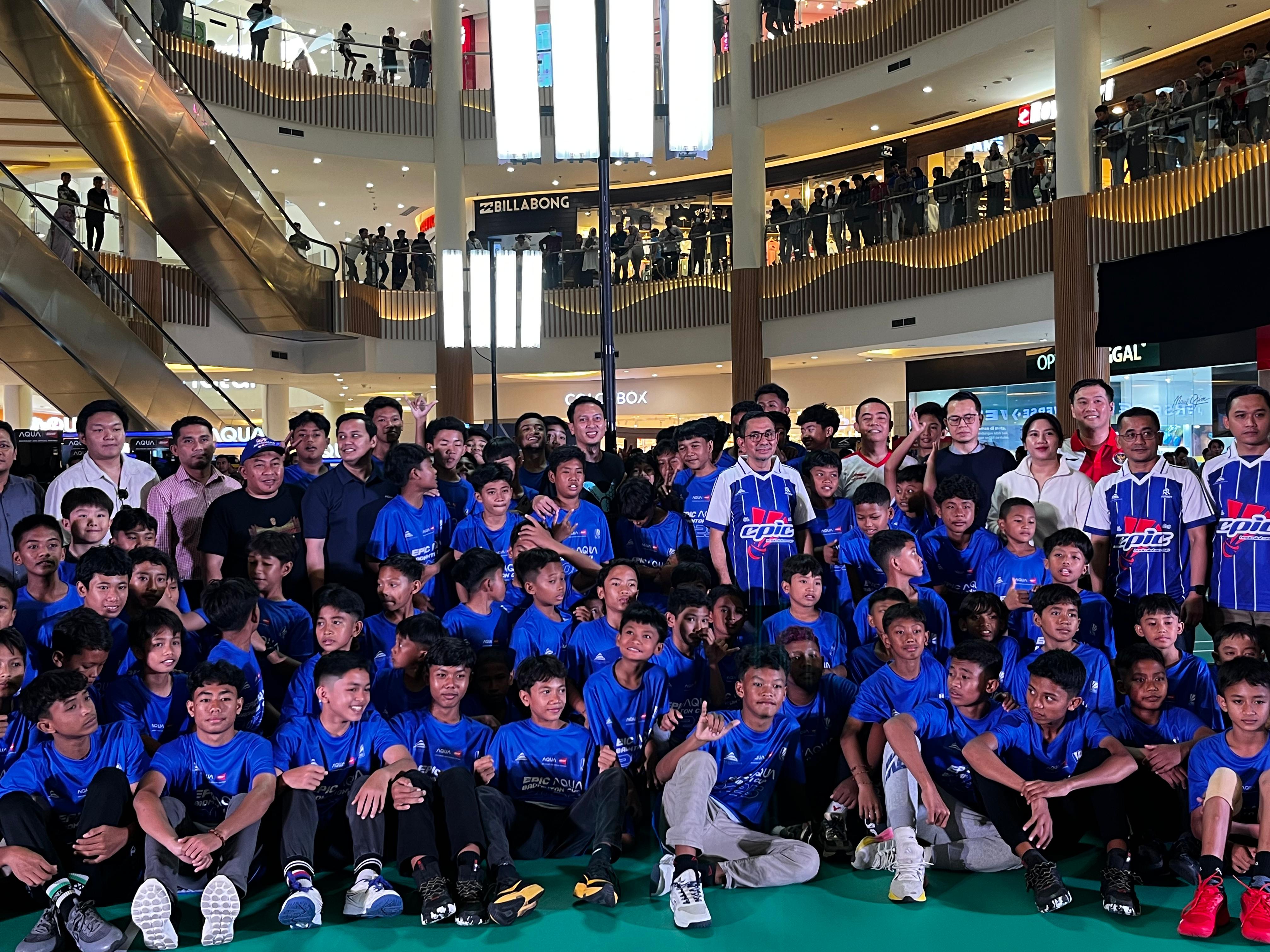 Ratusan peserta berlaga di epic aqua badminton cup 2025, pemenan siap-siap bawa pulang hadiah menarik.