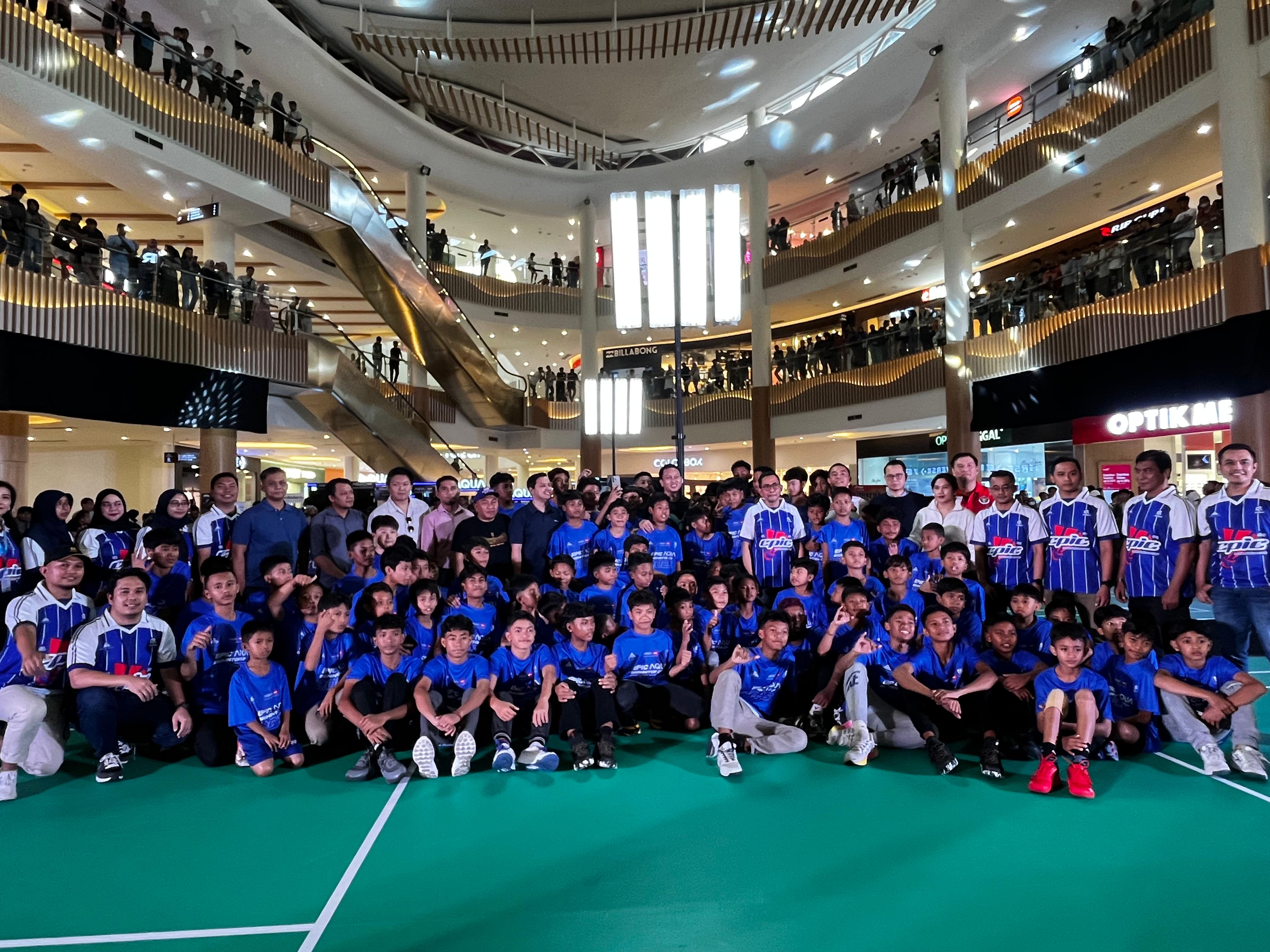 Ratusan peserta berlaga di epic aqua badminton cup 2025, pemenan siap-siap bawa pulang hadiah menarik.