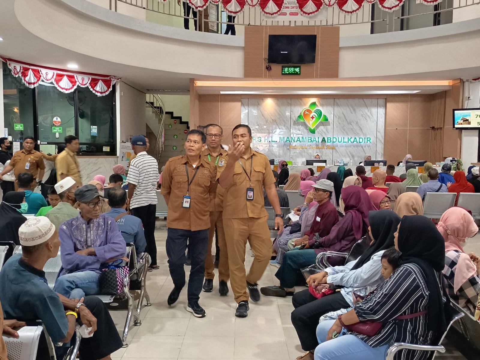 Asisten II Setda NTB Lalu Muhammad Faozal saat melakukan kunjungan lapangan ke rumah sakit Manambai Abdulkadir di Sumbawa, Selasa (24/6).