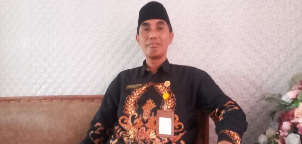 Kepala SMPN 23 Mataram H Achmad Jauhari