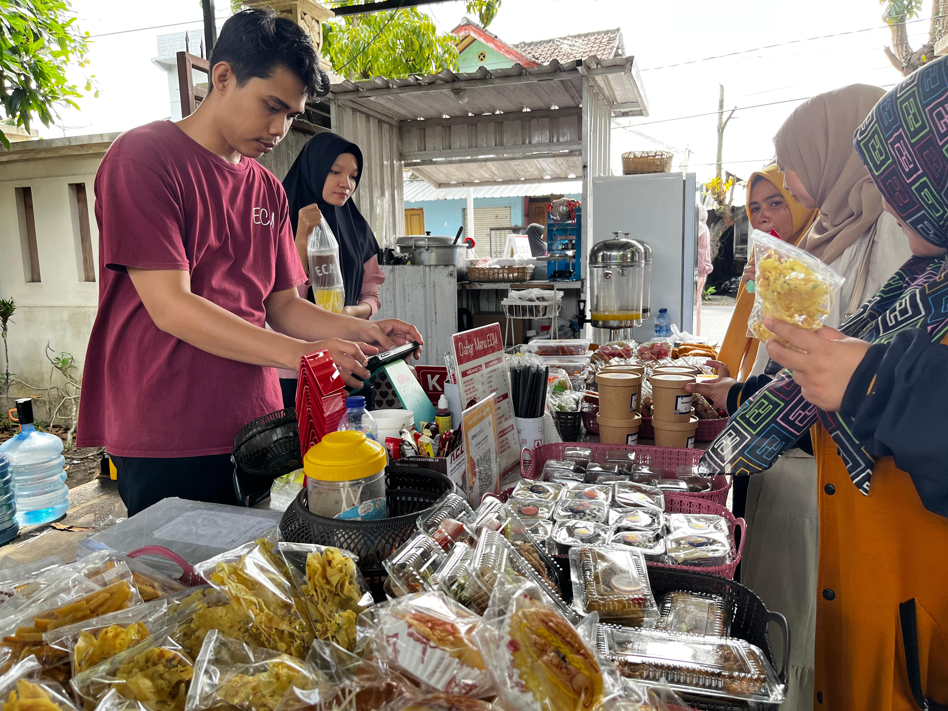 Es coklat celup roti, bisnis menjanjikan yang hasilkan jutaan rupiah setiap hari.