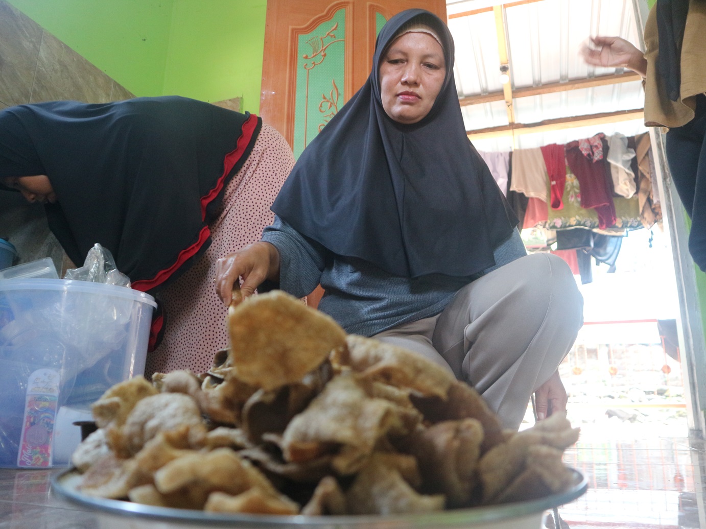 Kulpis, kerupuk unik dari Lombok Timur.