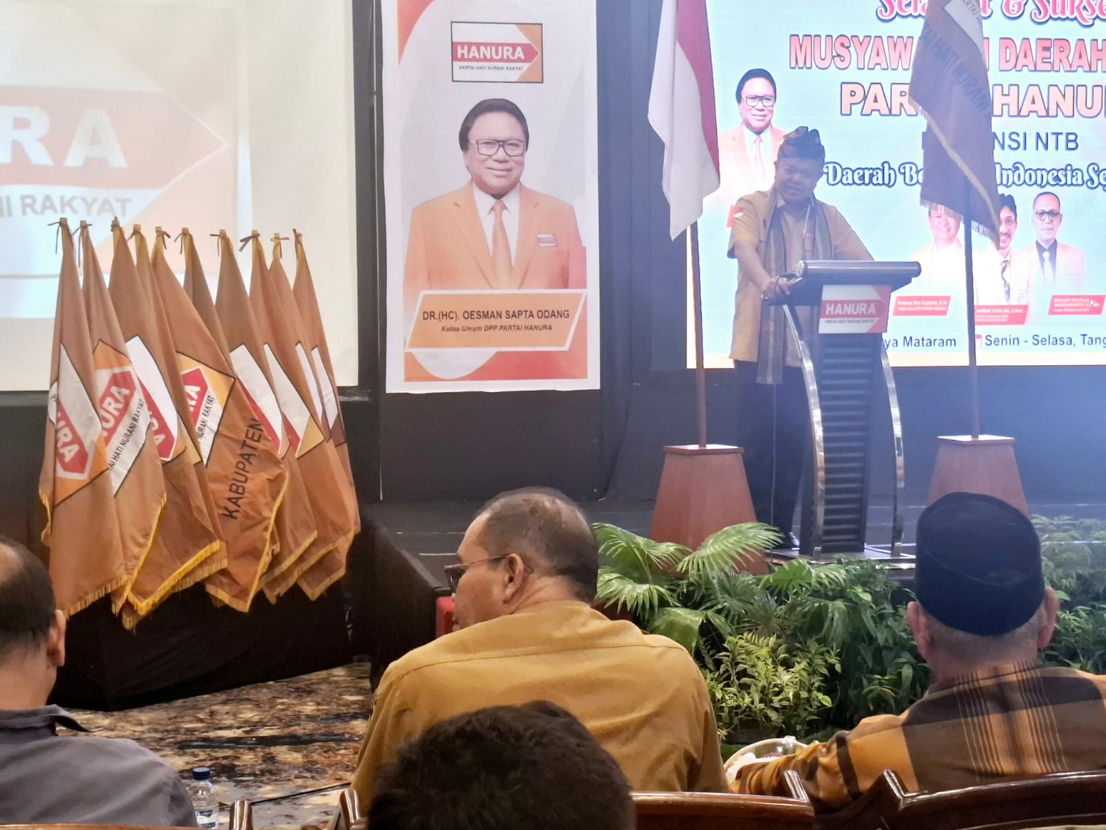 BERI SEMANGAT: Wakil Ketua Umum DPP Hanura Patrice Rio Capella menyampaikan orasi dan motivasi dalam Musda DPD Hanura NTB ke-IV di Hotel Lombok Raya, Selasa (24/6).