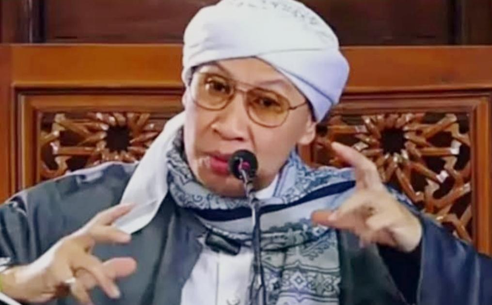Seorang jemaah bertanya kepada Buya Yahya, jika benar Perang Dunia ke 3 terjadi, apakah dunia akan kiamat?