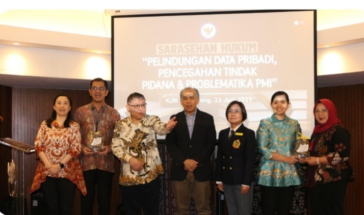 Sarasehan perlindungan data pribadi agar terhindar tidak dipakai sebagai pinjaman online ilegal.