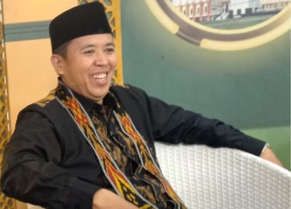 Dr. Lalu Maksum Ahmad, S.Ag., M.Pd.I (Pegiat Bahasa, Seni Budaya UIN Mataram & Founder Pesantren Seni Ma&rsquo;shum Institute)