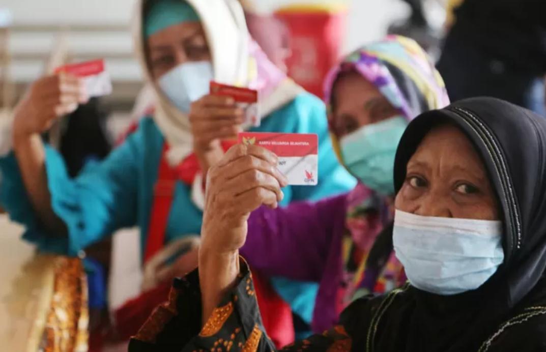 BPS telah melakukan validasi Data Tunggal Sosial Ekonomi Nasional (DTSN), hasil verifikasi menunjukkan adanya 1,9 juta keluarga yang dianggap tidak lagi berhak menerima bansos .