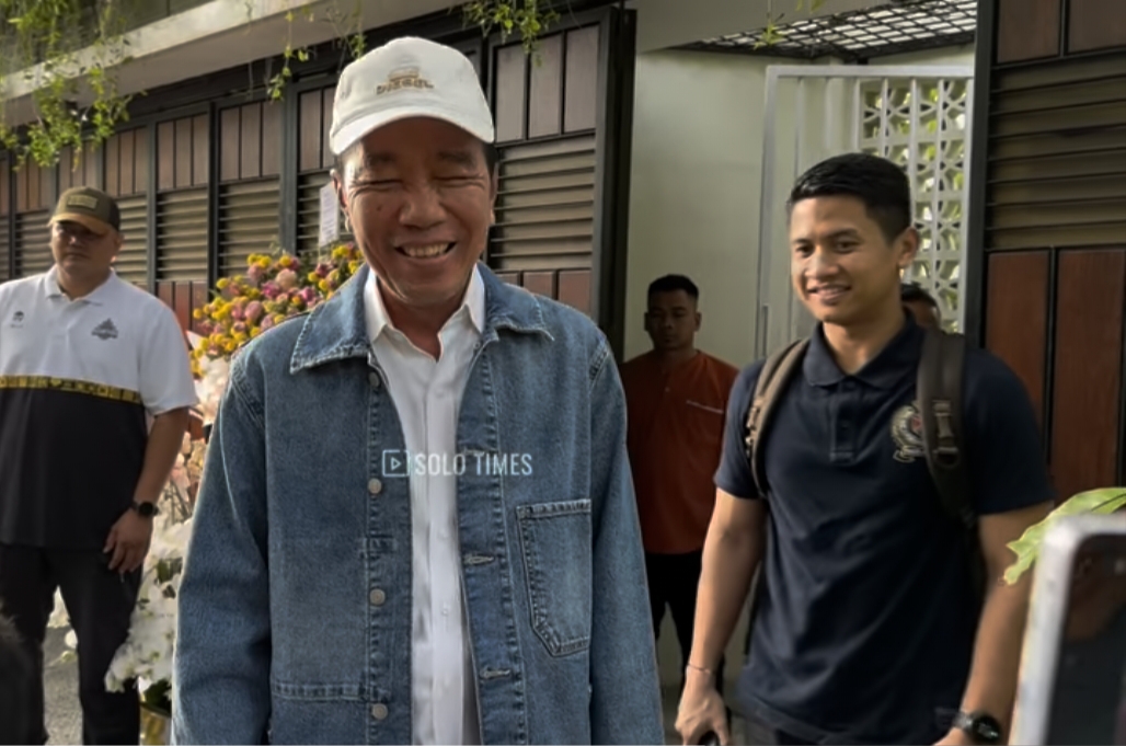 Penampilan Jokowi usai istirahat beberapa hari untuk pemulihan alergi kulit.