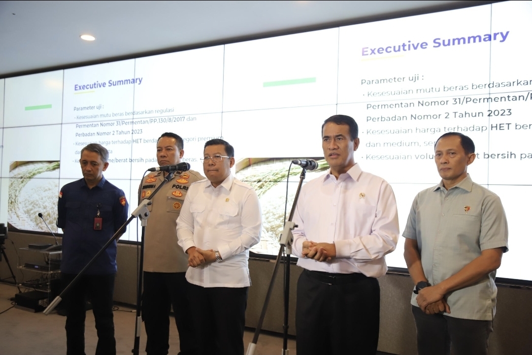 Kementan kini memberi waktu dua minggu bagi produsen dan distributor untuk memperbaiki mutu dan harga beras yang dijual agar sesuai regulasi. (Dok. Kementan)