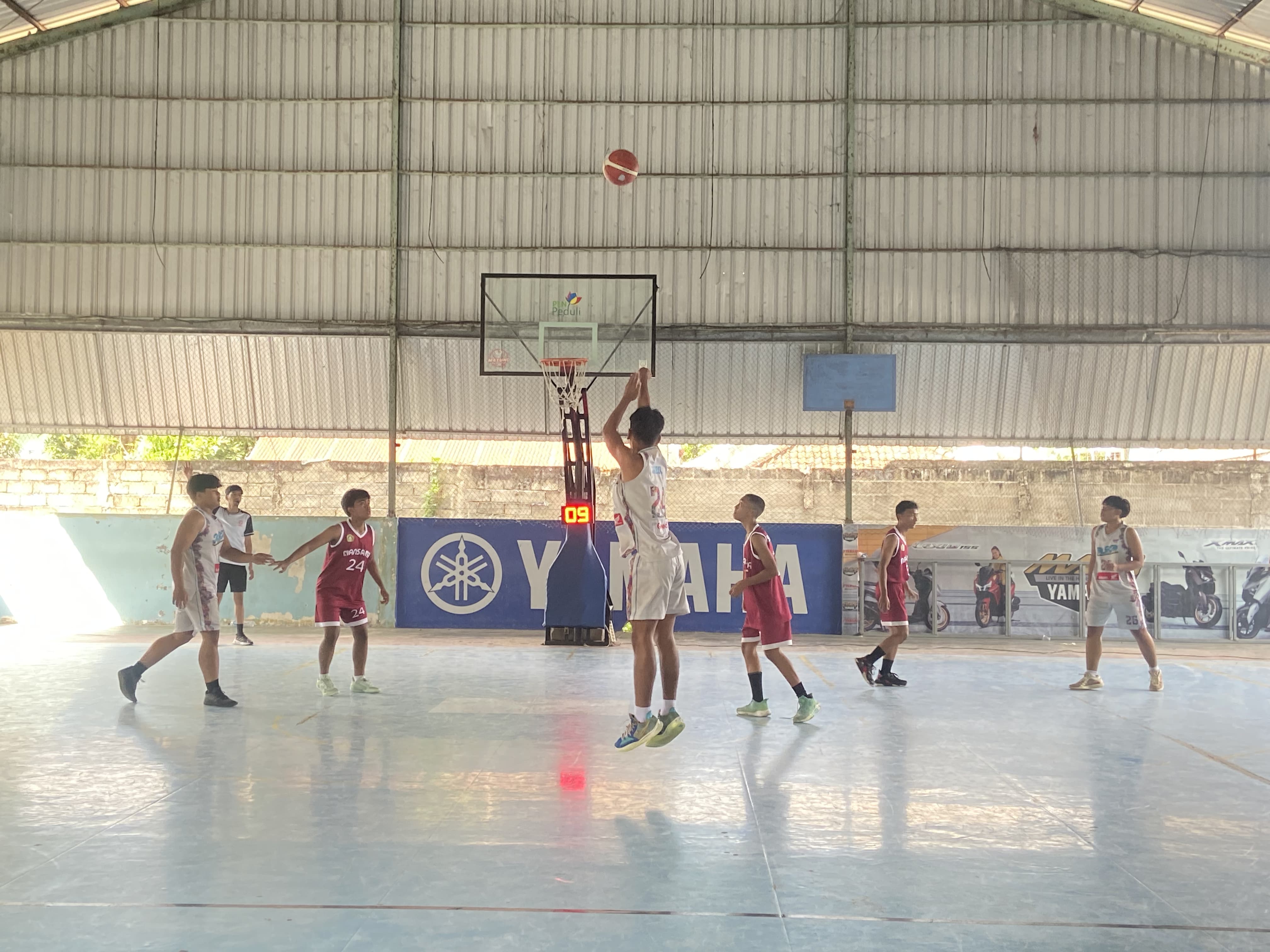 Turnamen Basket 3x3 yang digelar BEM Poltekkes Kemenkes Mataram, Jumat (27/6).