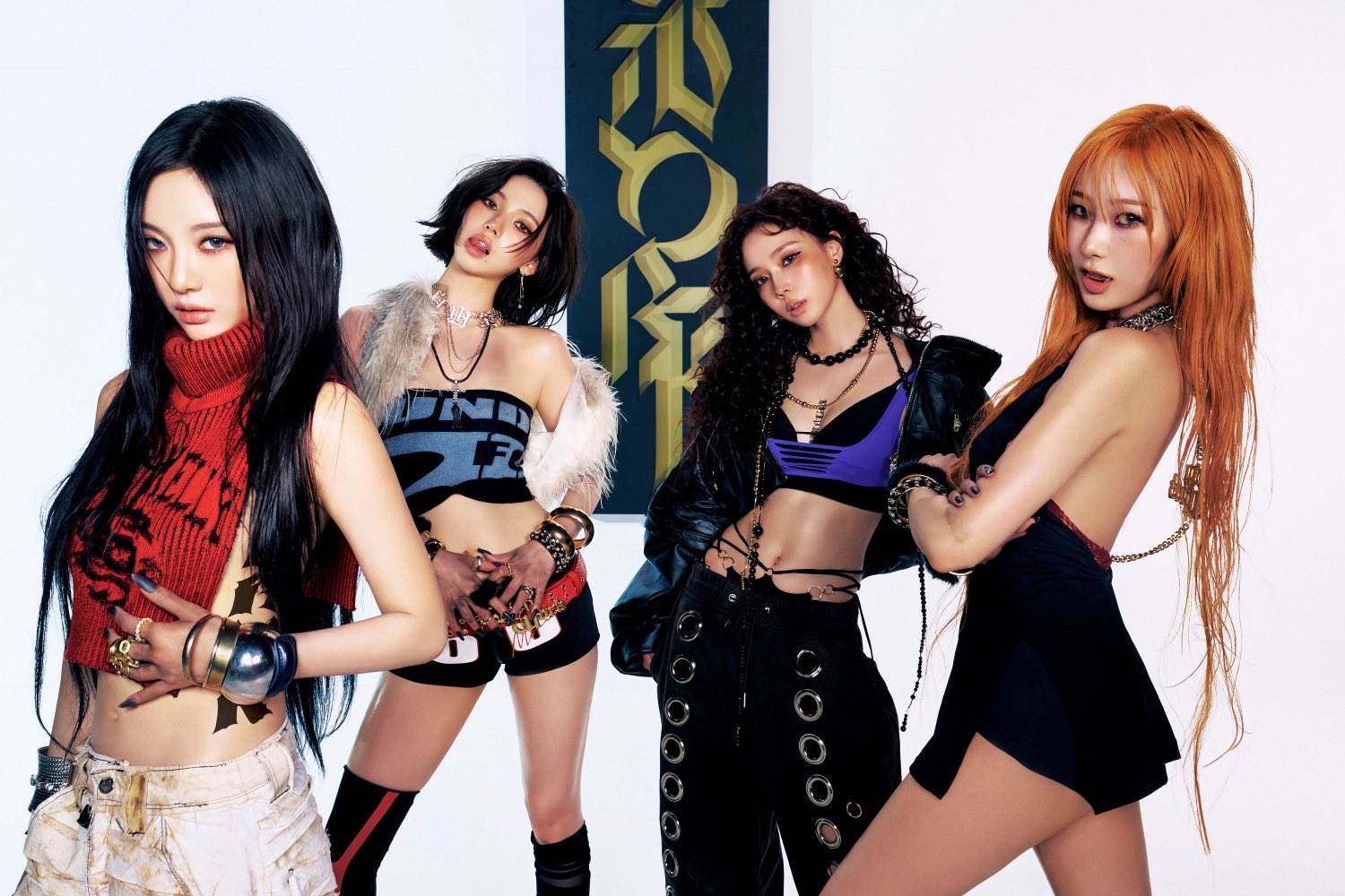 Member aespa Ningning, Karina, Winter dan Giselle untuk comeback Dirty Work