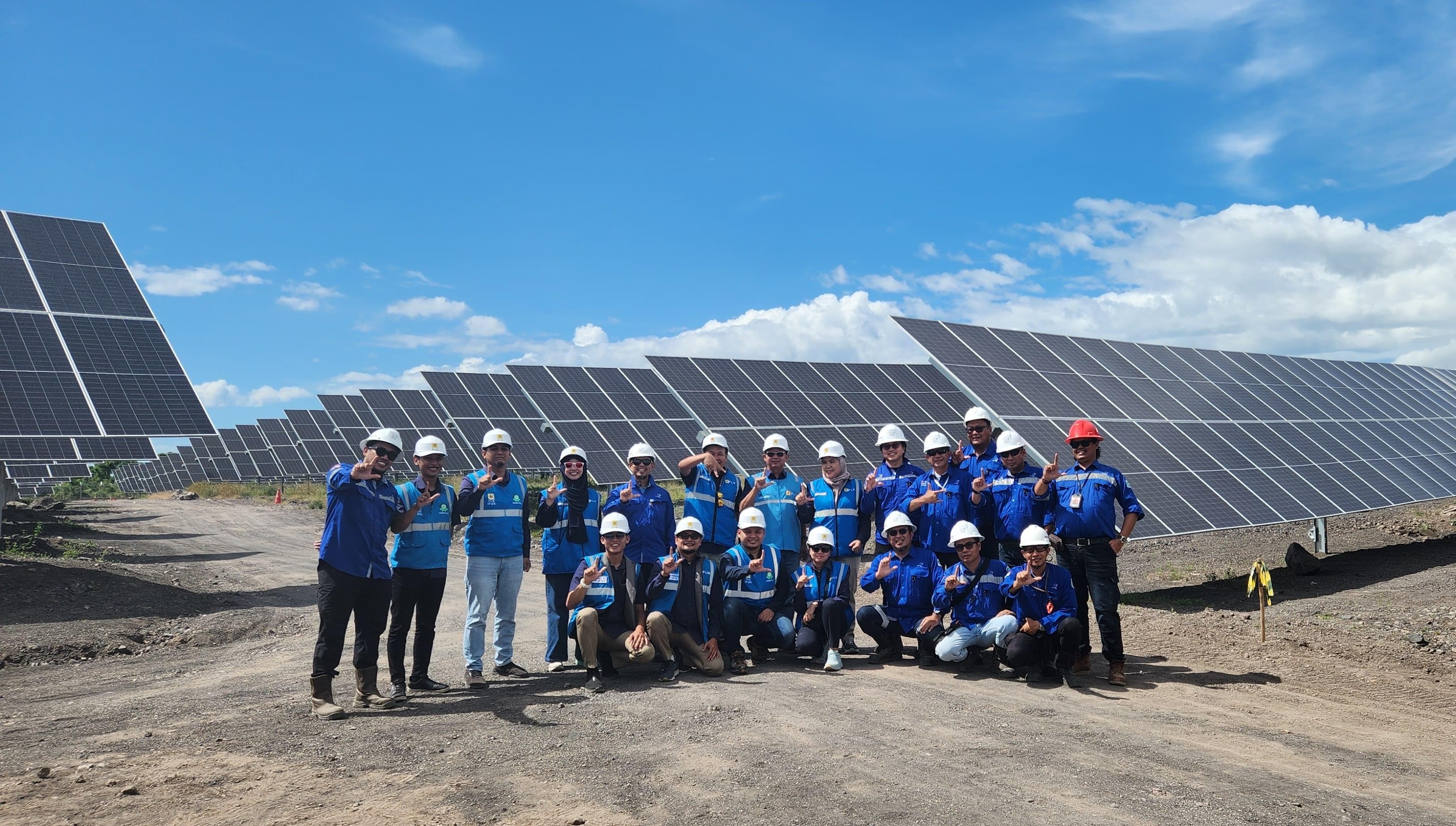 Kolaborasi antara PLN dan Medco dalam pembangunan PLTS Bali Timur berkapasitas 25 megawatt peak (MWp). PLTS ini menjadi salah satu proyek yang juga diresmikan oleh Presiden Prabowo  pada Kamis (26/6).