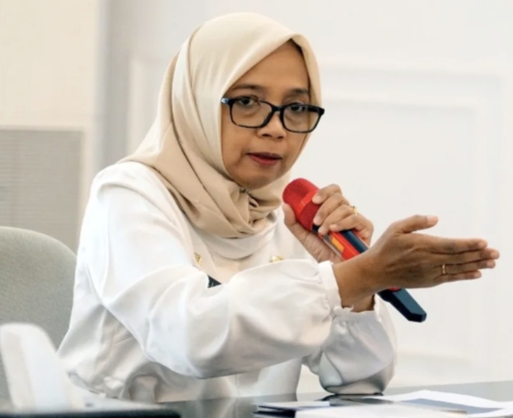 BERI SOLUSI: Plt Kepala Disnakertrans NTB Baiq Nelly Yuniarti meminta calon PMI untuk bekerja ke luar negeri secara prosedural dan legal.