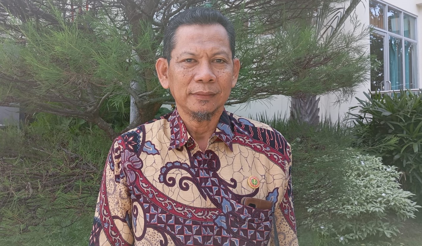 Kepala SMPN 10 Mataram H Chamim Tohari