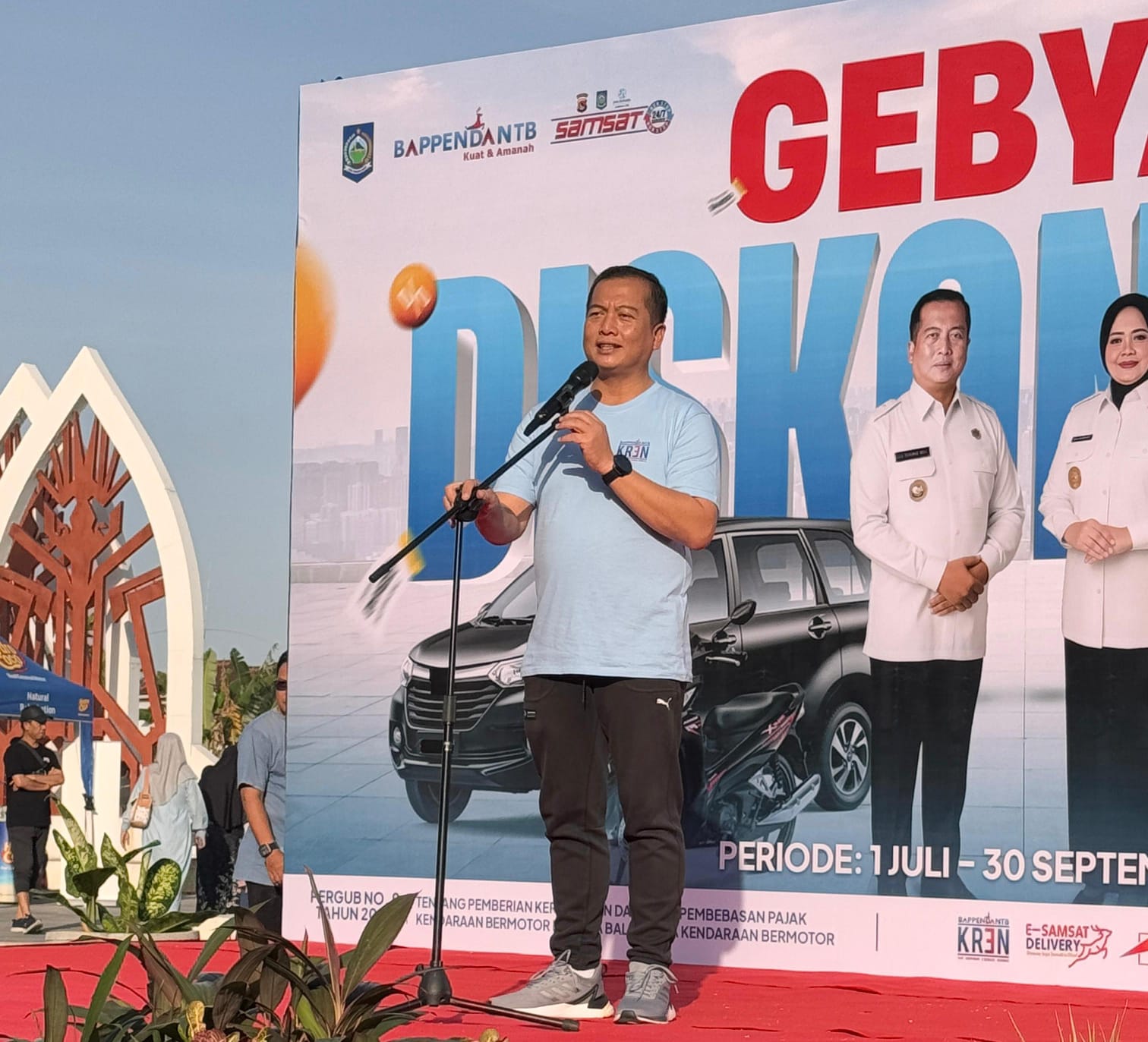 Gubernur NTB Launching Gebyar Diskon PKB di Teras Udayana Mataram, memberi banyak keringanan bagi wajib pajak demi dongkrak PAD.
