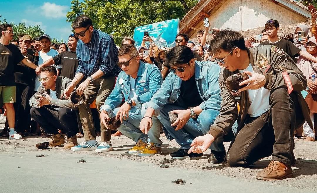 Ariel NOAH and The Dudas berkunjung lagi ke Lombok, kali ini dia mengajak kakak tertua yang super lucu Parto Patrio.