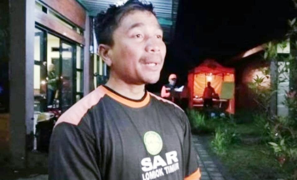 Samsul Padli Anggota Tim SAR Lombok Timur yang turun menyelamatkan Juliana Marins pertama kali dan tidur dengan jenazahnya di tebing seorang diri.