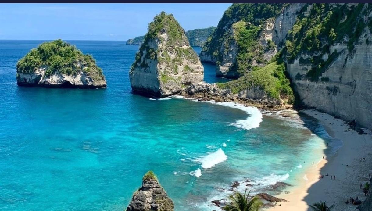 Pantai Bangko-Bangko yang eksotis dan penuh dengan ikan-ikan besar.