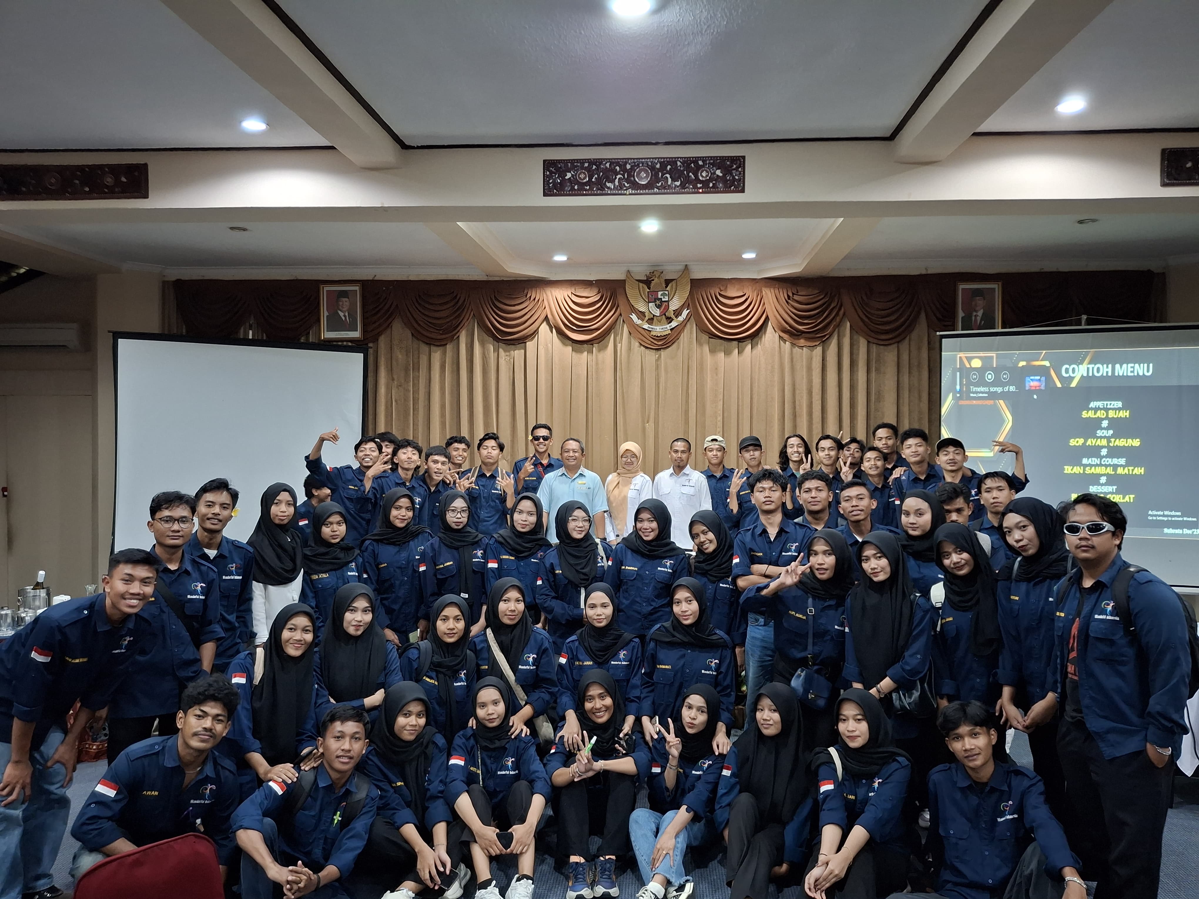 Program Studi Pariwisata Universitas Hamzanwadi menggelar kegiatan Kuliah Industri di The Jayakarta Lombok Beach Resort & Spa Senggigi.