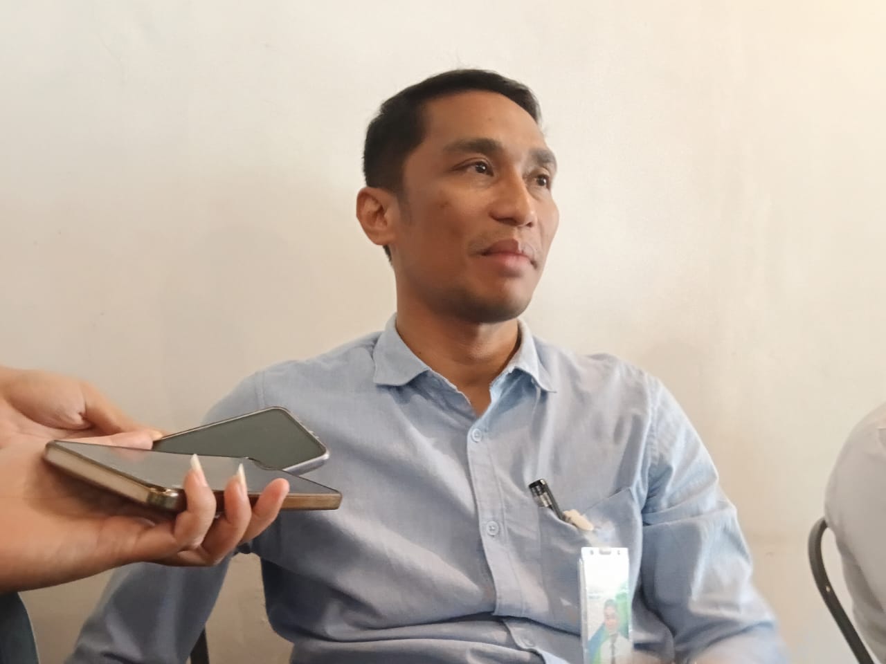 Kepala BPJS Ketenagakerjaan NTB Nasrullah Umar saat menjelaskan program BSU dicairkan secara bertahap. (NURUL/LOMBOK POST)