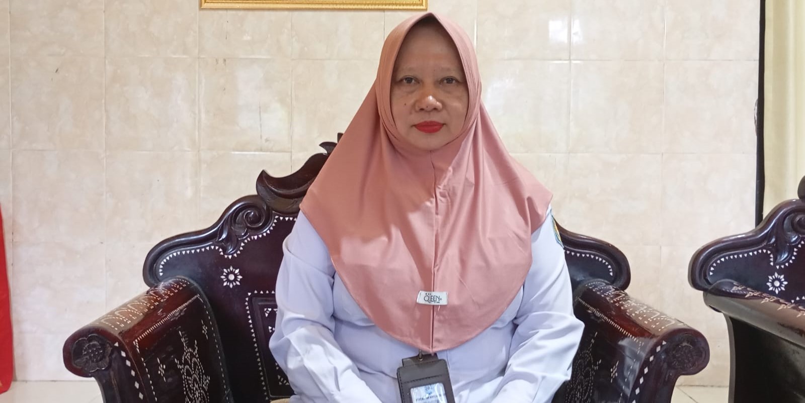 Kepala SMPN 15 Mataram Hj Sri Wahyu Indriani