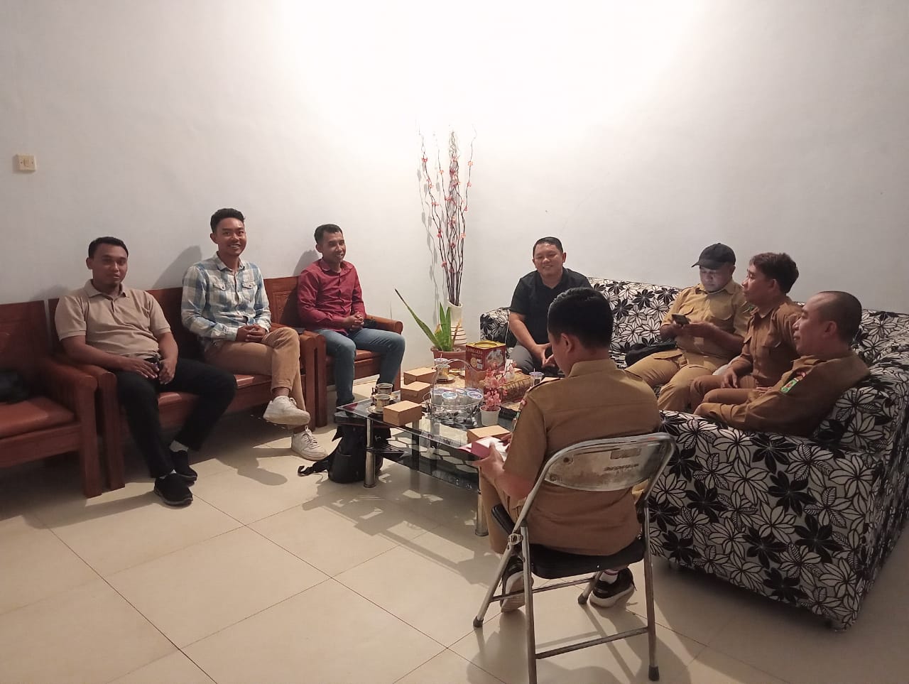 BERSINERGI: Dispar bersama BPBD KLU rapat persiapan event Festival Gili yang akan digelar bulan depan, Senin (30/6).