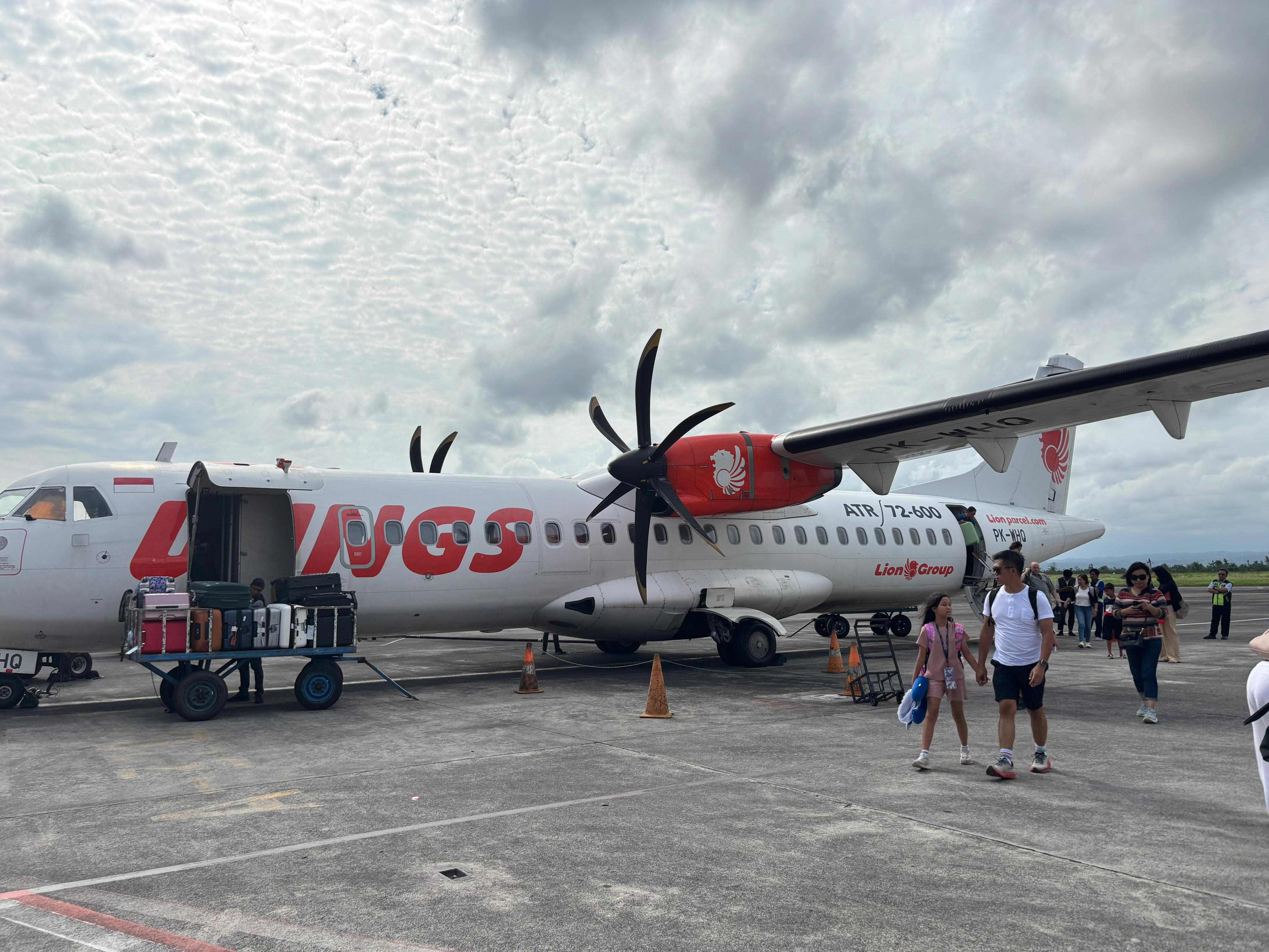TRANSPORTASI UDARA: Pesawat jenis ATR milik maskapai Wings Air, membawa penumpang dari Bandara Ngurah Rai, Bali mendarat di BIZAM, Lombok, beberapa waktu lalu.