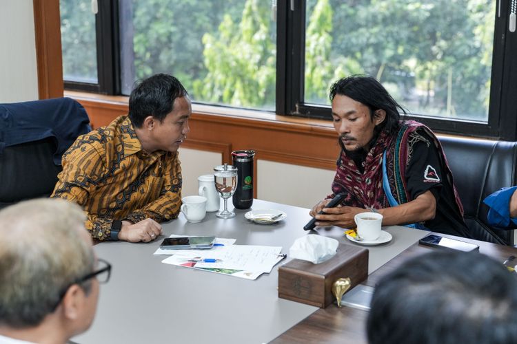Menhut Raja Juli Antoni dan Agam Rinjani
