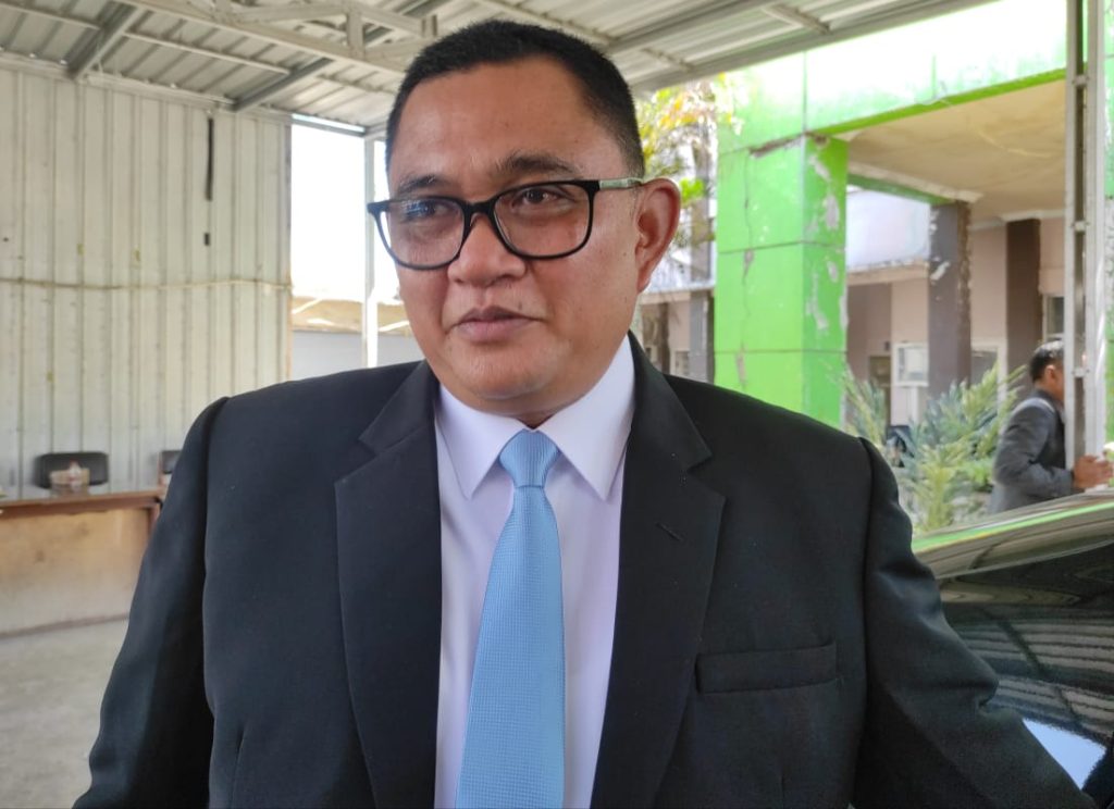 Wakil Bupati KLU Kusmalahadi Syamsuri mengatakan pemerintah perlu mempelajari keputusan KPPU itu