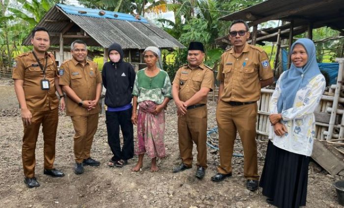 KUMPULKAN BUKTI: Tim Disnakertrans NTB dan Loteng saat turun mengumpulkan informasi kepada korban K dan U di Lombok Tengah.