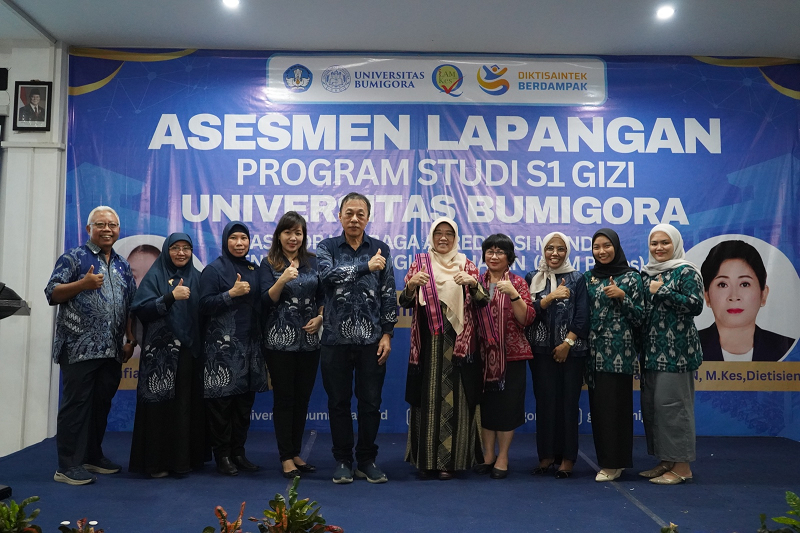 Jajaran rektorat UBG foto bersama dengan asesor LAMPT-KES, belum lama ini.