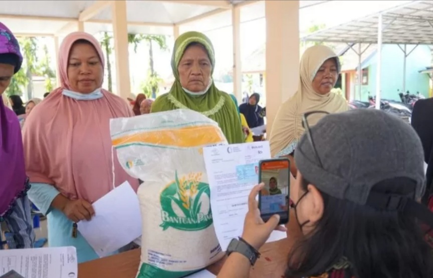 Ilustrasi penyaluran bantuan beras dari pemerintah melalui Badan Pangan Nasional untuk Keluarga Penerima Manfaat (KPM).