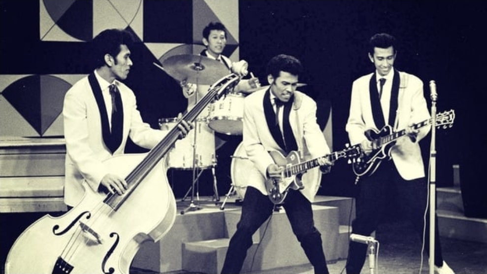 The Tielman Brothers, band asal Surabaya yang mengguncang panggung Eropa dengan aksi panggung liar dan musik rock cepat yang disebut Indorock.(Foto: muziekencyclopedie.nl)