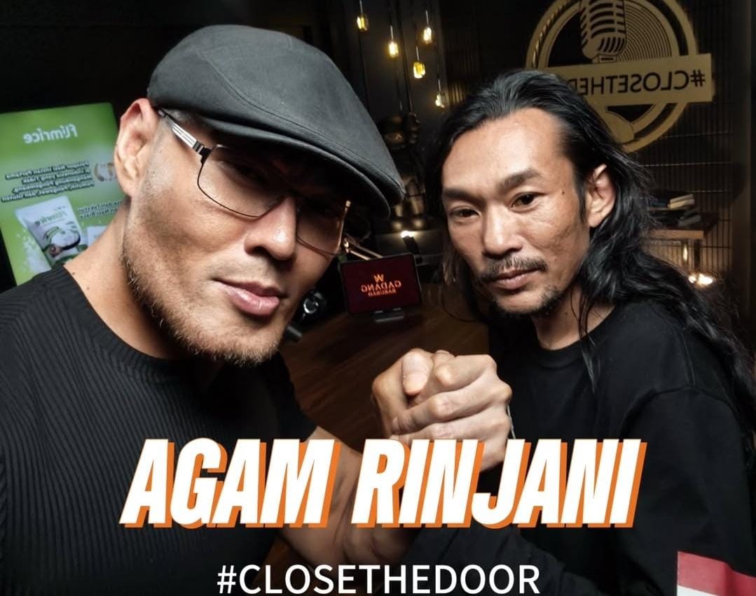 Cover Close The Door Deddy Corbuzier yang mendatangkan Agam Rinjani menjadi bintang tamunya. (Instragram @mastercorbuzier)