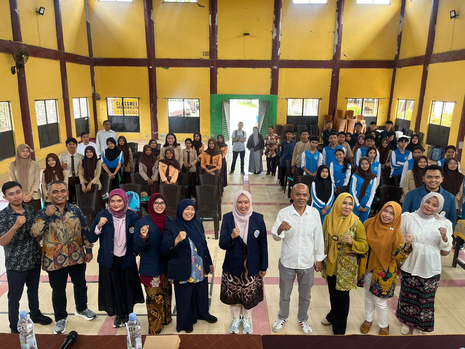 Menyiapkan Generasi Emas UNAIR Perkuat Kesehatan Fisik, Mental, dan Karakter Siswa SMA di Lombok Utara